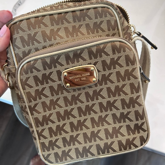 Michael Kors Handbags - Michael Kors Gold Logo Interior